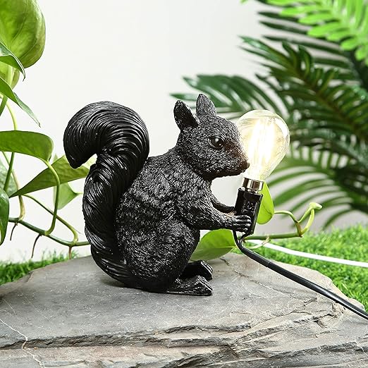 Bordlampe med egern design – skandinavisk stil og varm belysning