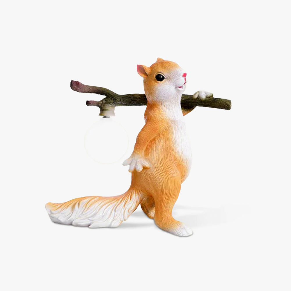 Bordlampe med egern figur – varm LED belysning i hyggeligt design