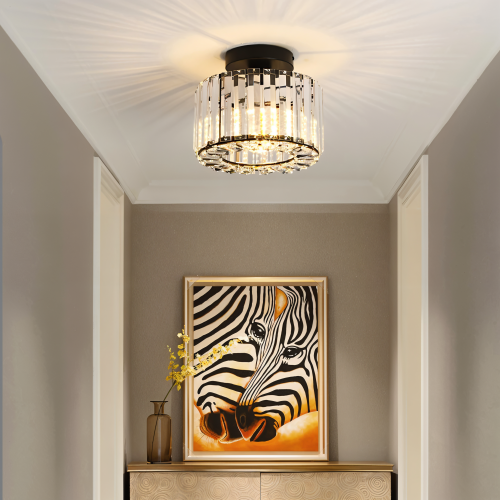 Crystaléa – Halvindkapslet Loftlampe i Krystal med Rundt Design