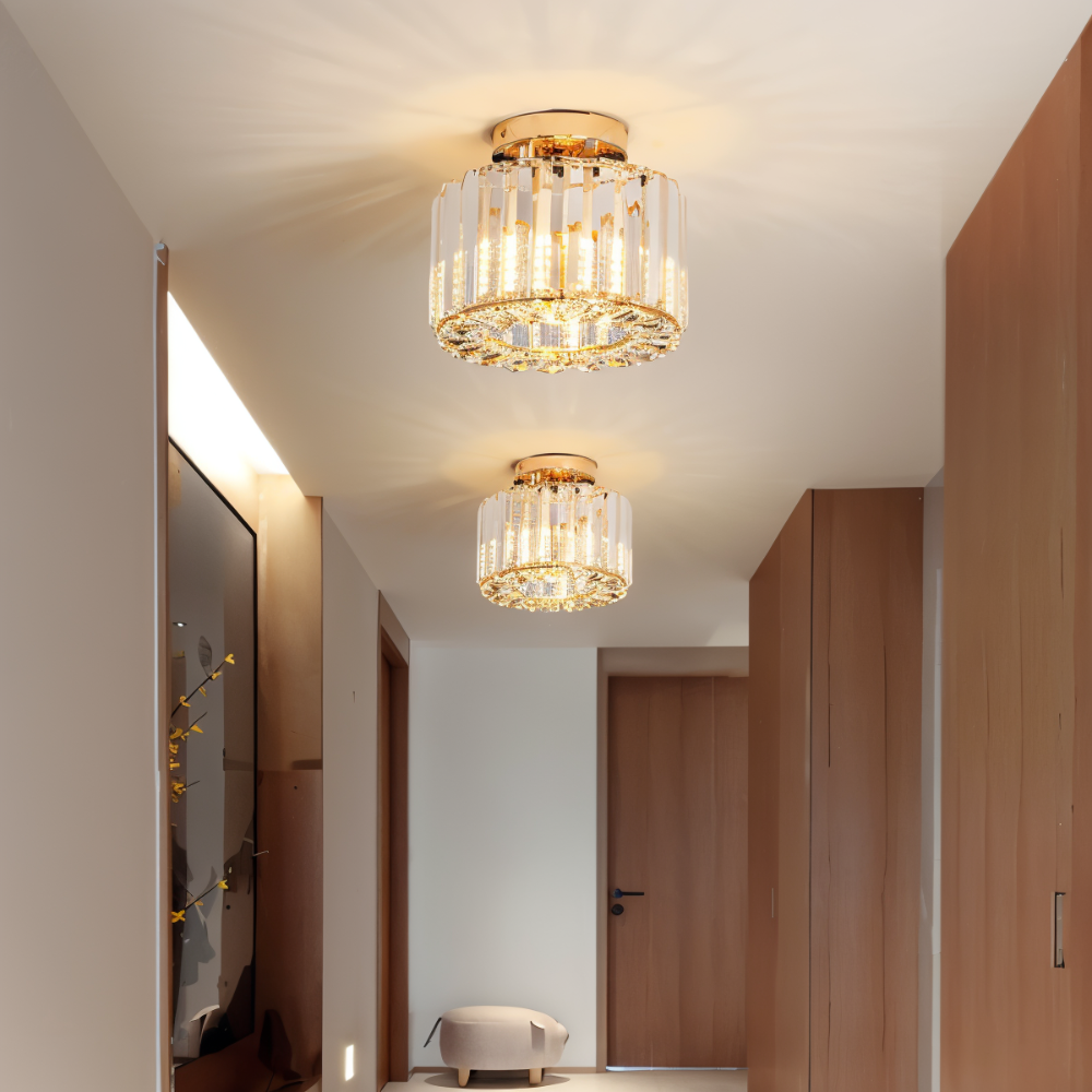 Crystaléa – Halvindkapslet Loftlampe i Krystal med Rundt Design