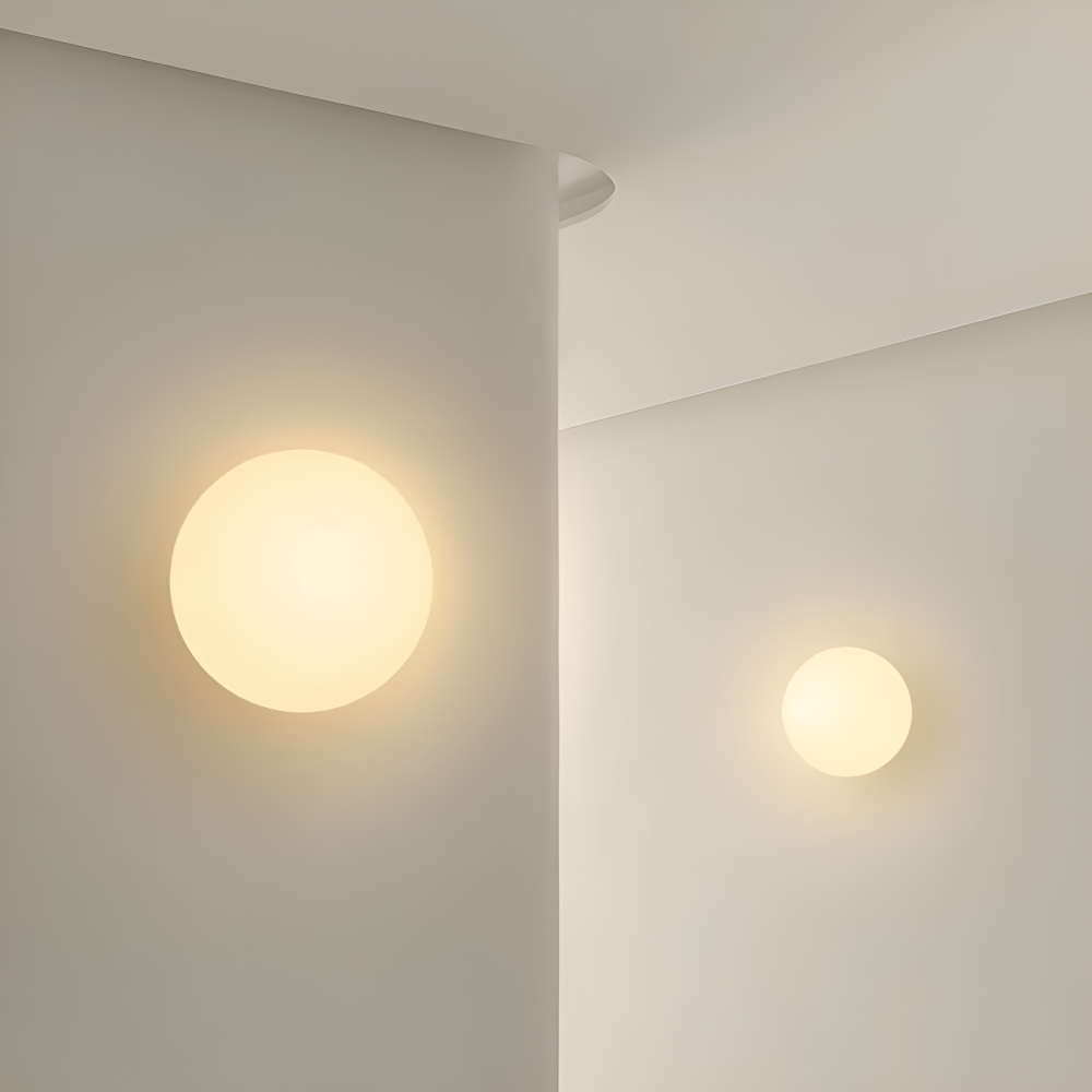 Rund væglampe i hvidt glas – minimalistisk LED lampe med blødt lys