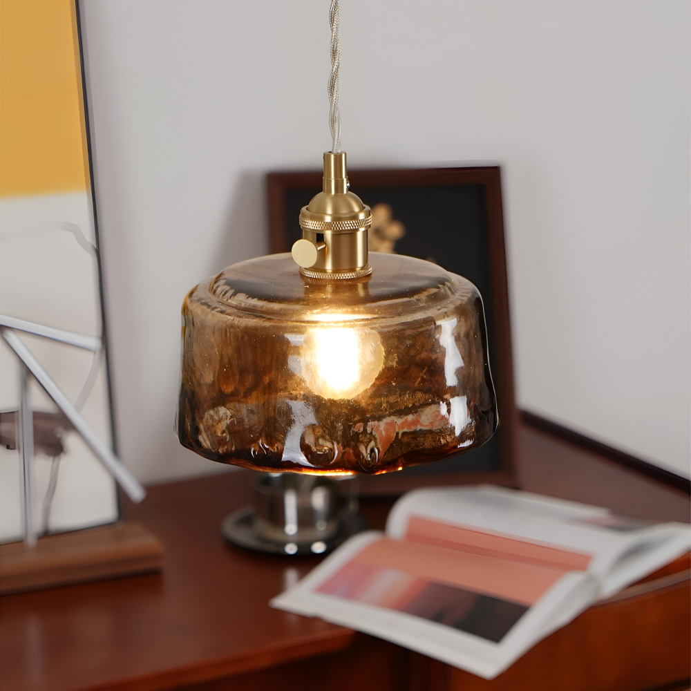 Vintage glaspendel lampe i antik messing til spisebord