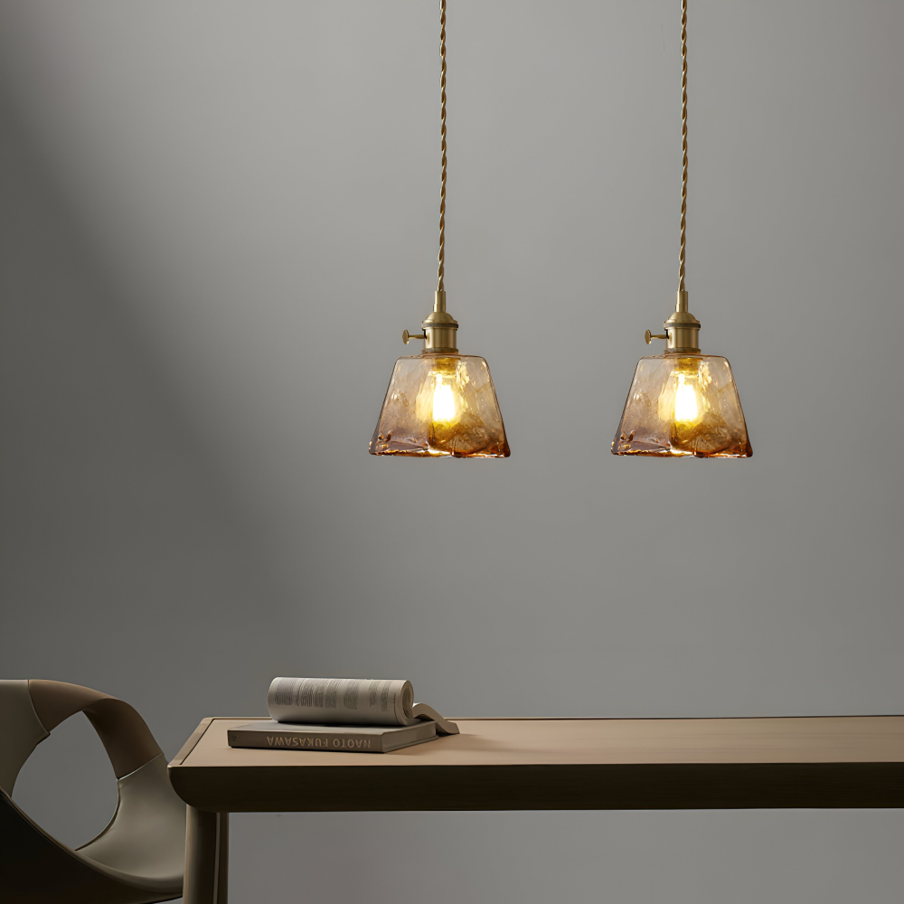 Vintage glaspendel lampe i antik messing til spisebord