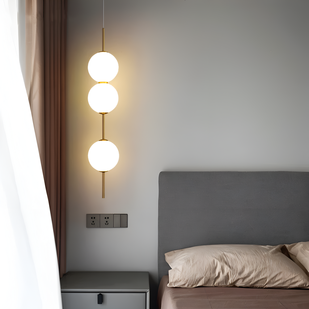 Gloriva Pendellampe – Elegant Pendellampe med Vertikalt Design og Mat Glaskugle