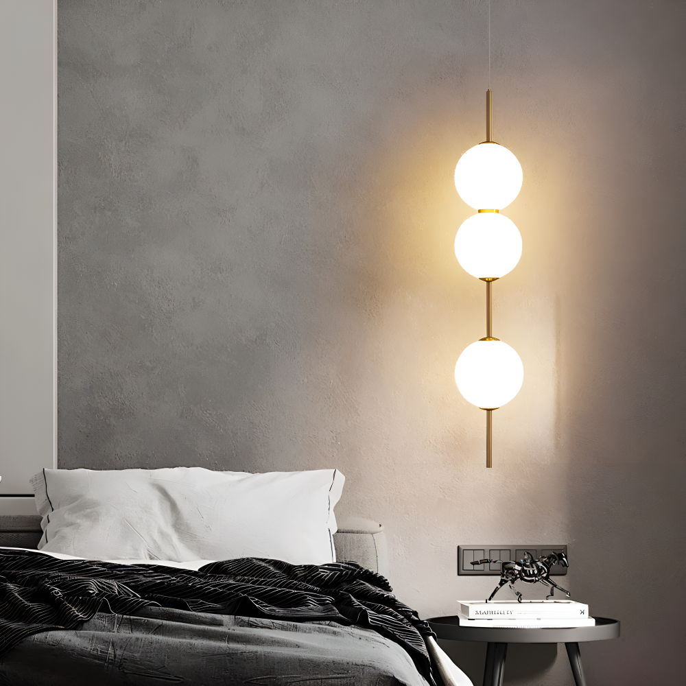 Gloriva Pendellampe – Elegant Pendellampe med Vertikalt Design og Mat Glaskugle