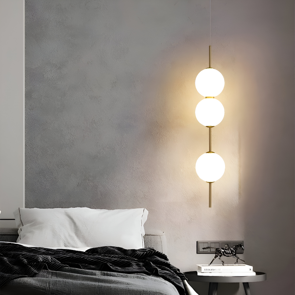 Gloriva Pendellampe – Elegant Pendellampe med Vertikalt Design og Mat Glaskugle