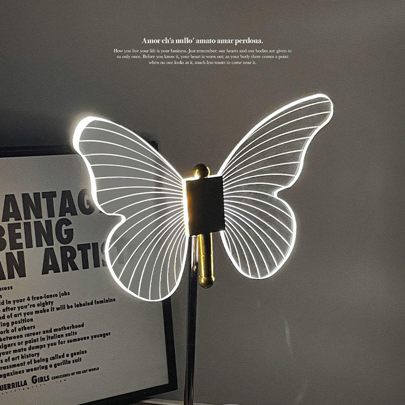 Krystal bordlampe med sommerfugl – dekorativ LED lampe med varmt lys