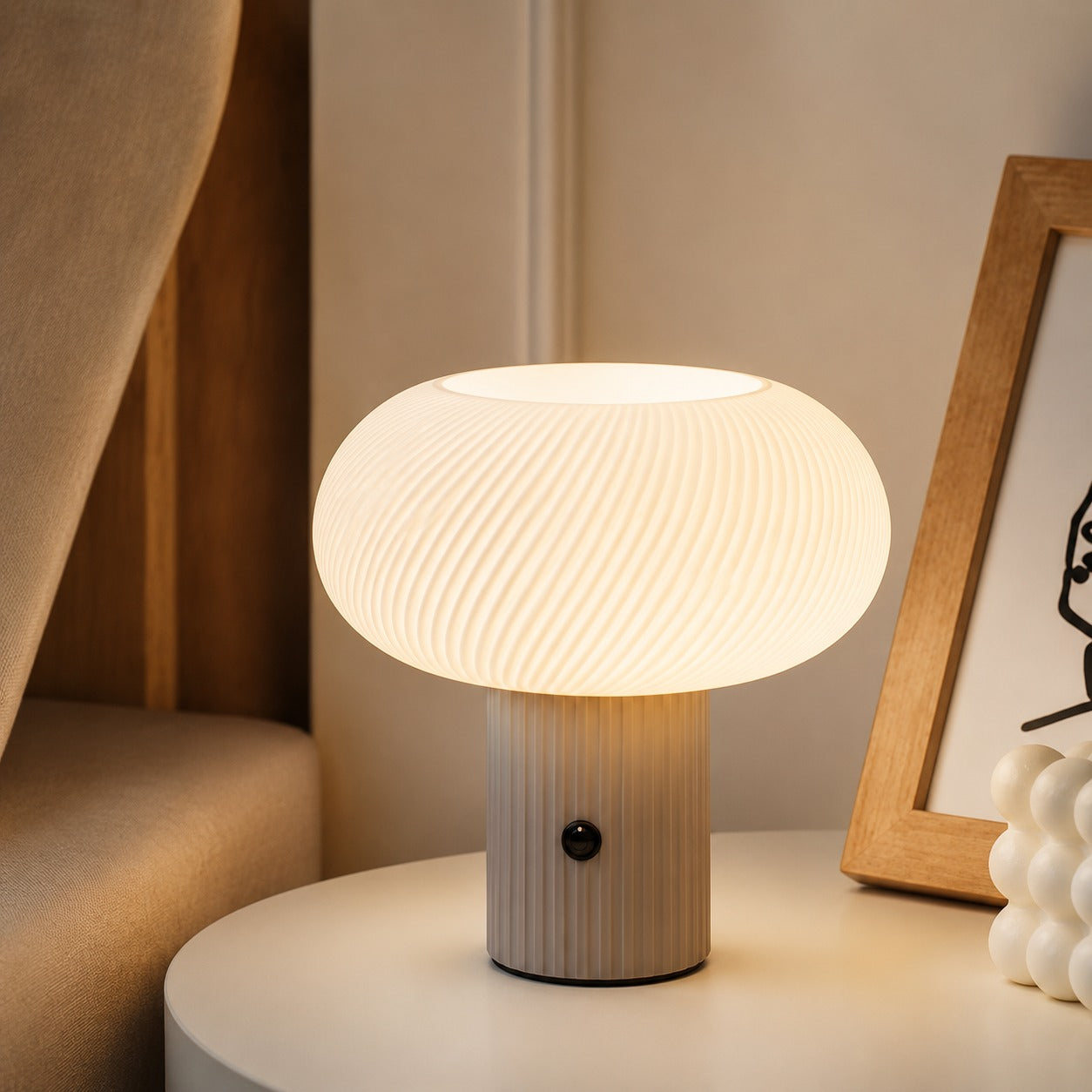 Mush – Riflet Svampebordlampe med Farveskiftende LED-Lys