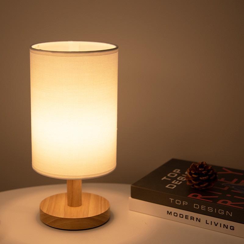 Aiko – Organisk Bordlampe i Træ & Hør med Fjernbetjening