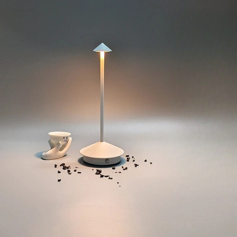 Genopladelig bordlampe med dæmper – moderne LED lampe til hjemmet