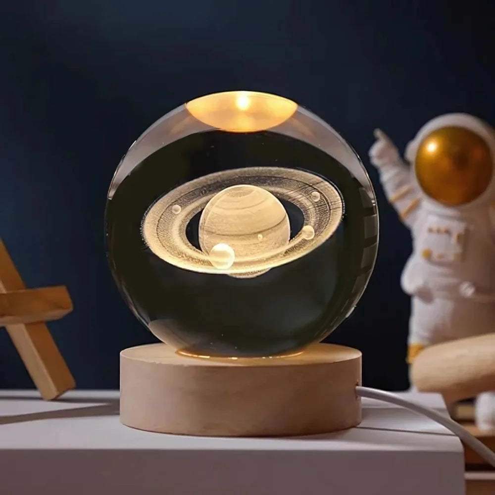 AstroCrystal – 3D Kristallampa med Rymdmotiv för Magisk Belysning