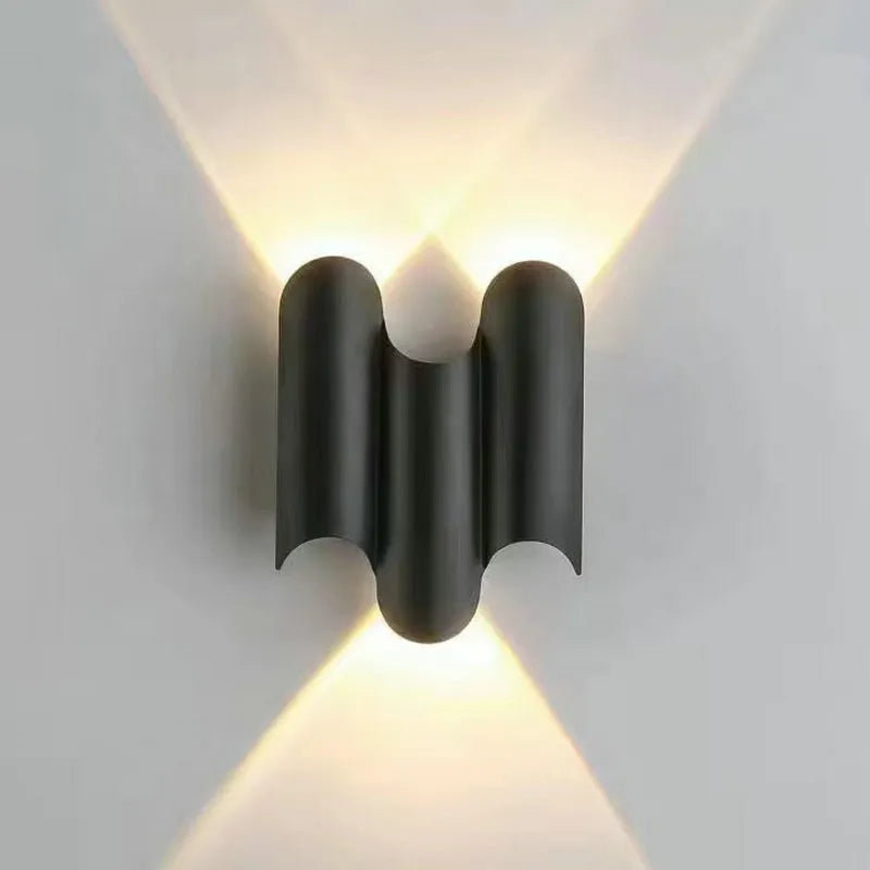 Noctera – Sort & Guld Væglampe i Moderne LED-design