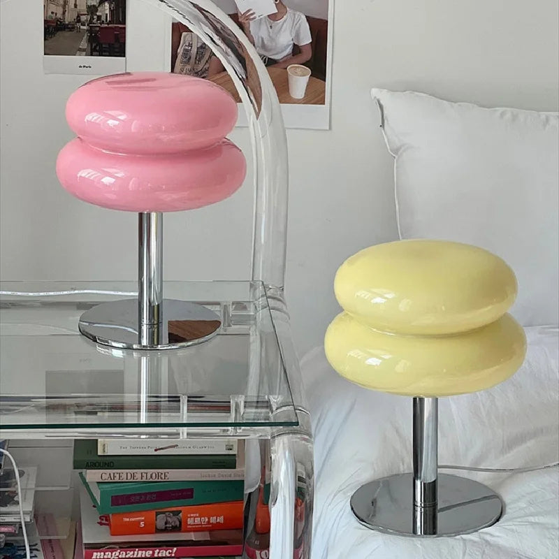 Bordlampe i metal og glas – moderne italiensk design til stue og kontor