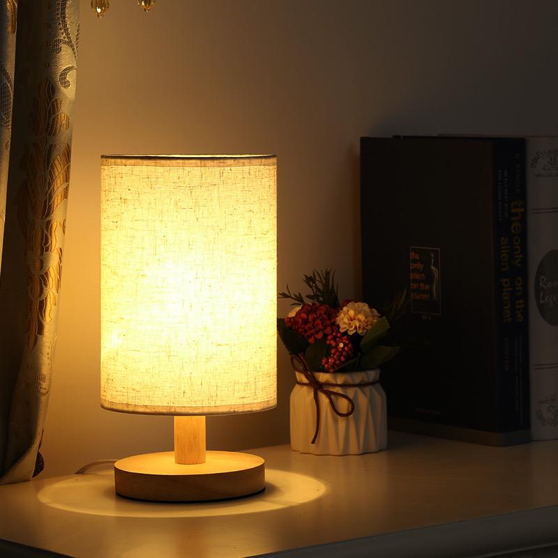 Aiko – Organisk Bordlampe i Træ & Hør med Fjernbetjening