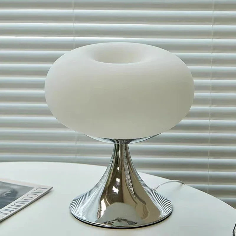 Bordlampe i æbleform – vintage glaslampe i hvid og grøn