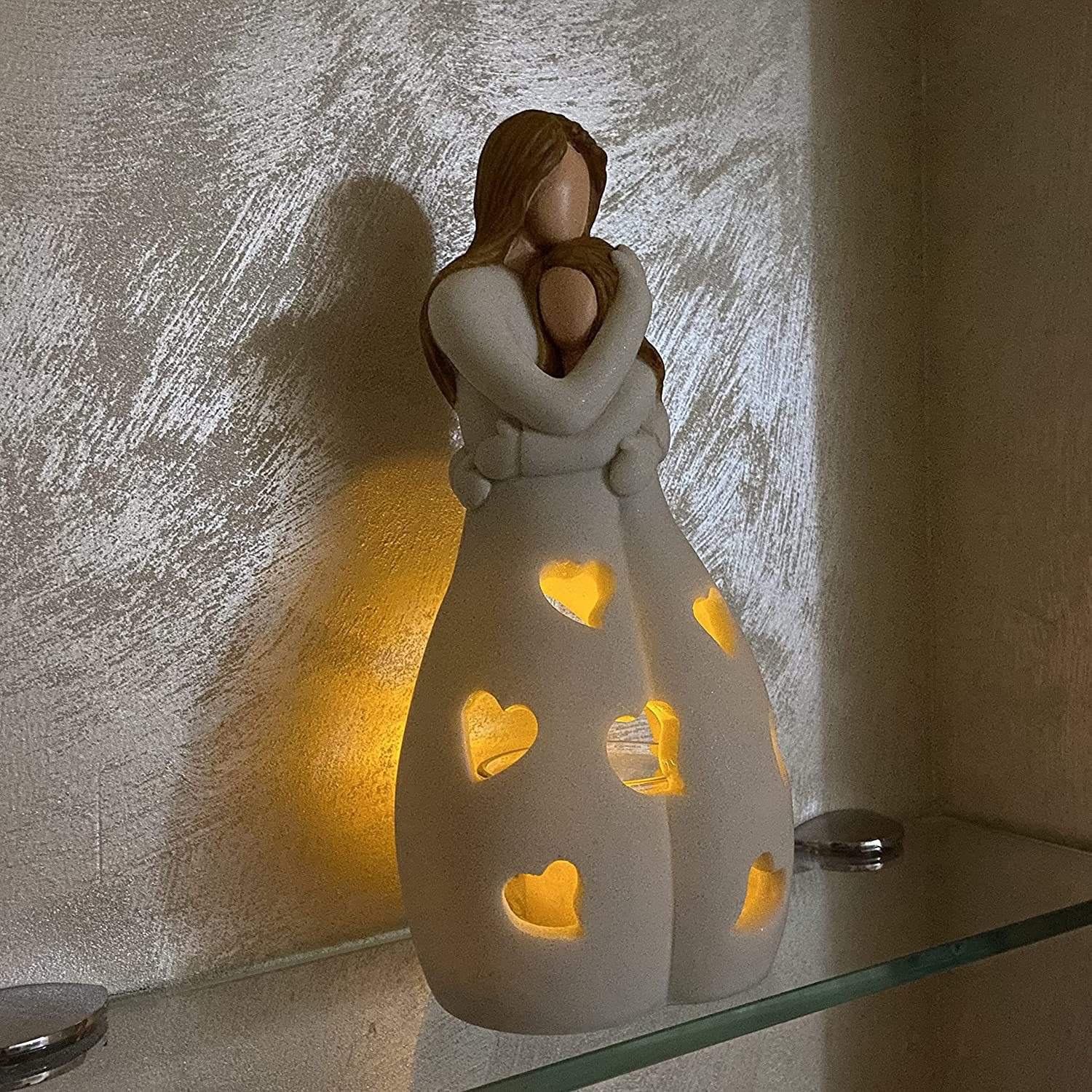 Hvid resin figur – romantisk og tidløs boligdekoration