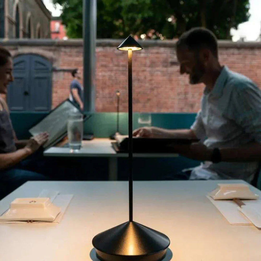 Genopladelig bordlampe med dæmper – moderne LED lampe til hjemmet