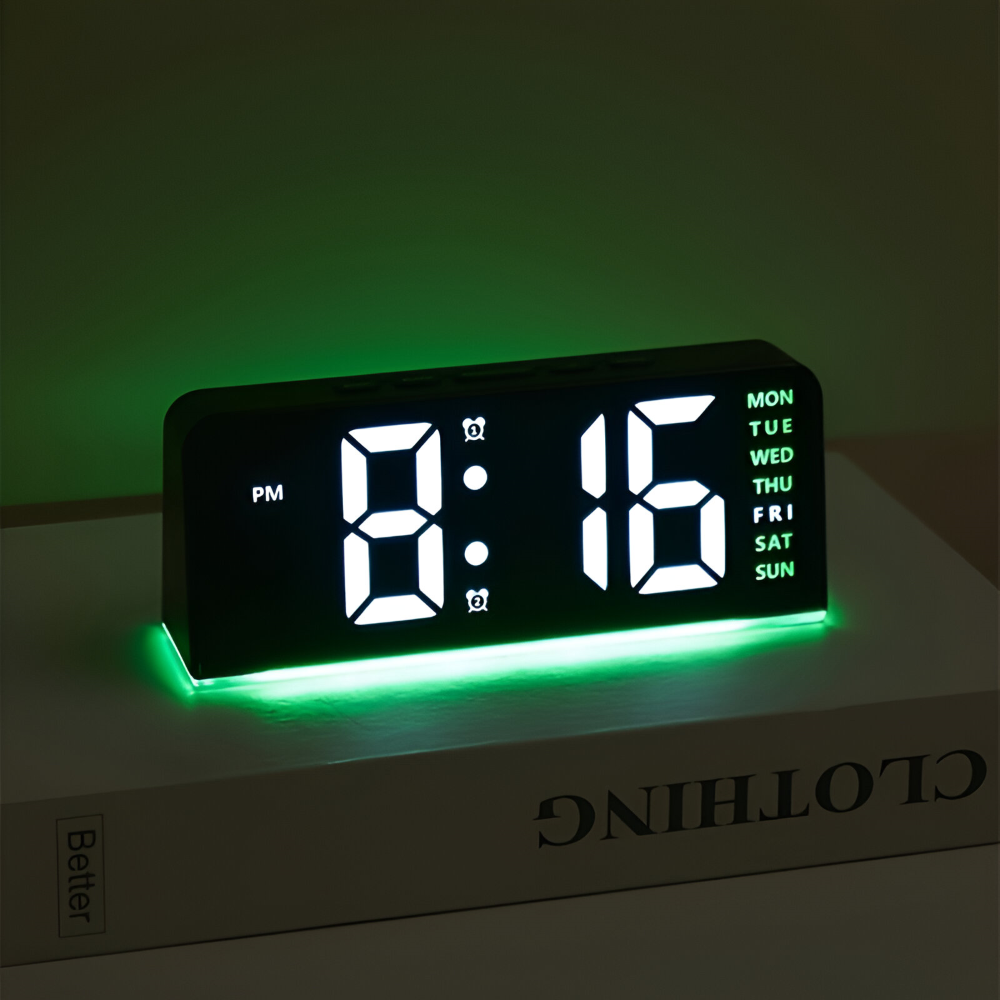 Digital LED vækkeur i moderne design – lydløs og minimalistisk