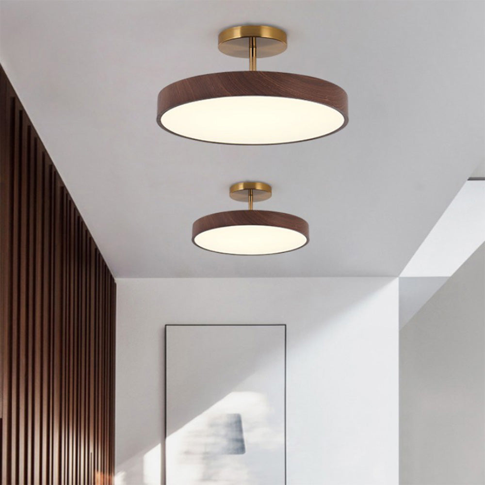 Fjell – Skandinavisk Loftlampe med Trælook & Guldfarvet Ramme
