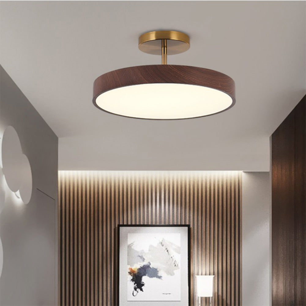 Fjell – Skandinavisk Loftlampe med Trælook & Guldfarvet Ramme