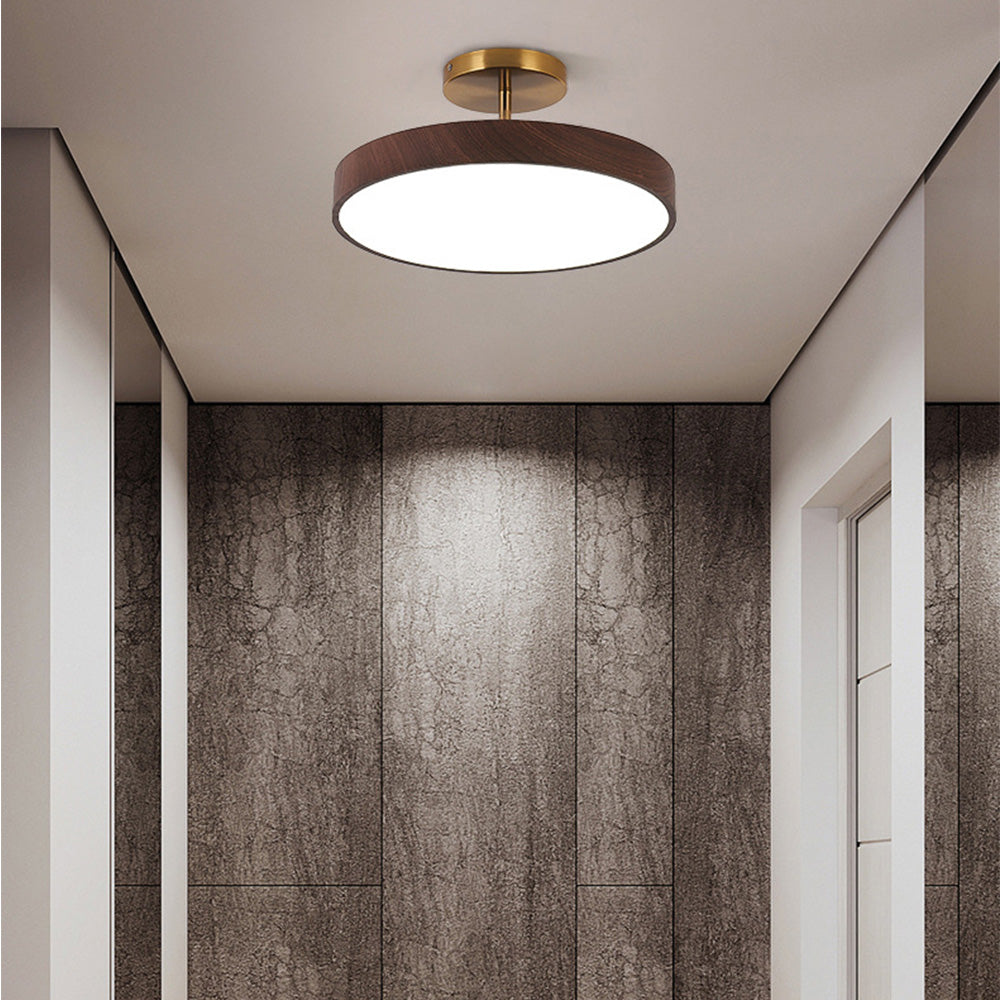 Fjell – Skandinavisk Loftlampe med Trælook & Guldfarvet Ramme