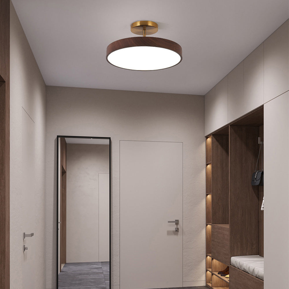 Fjell – Skandinavisk Loftlampe med Trælook & Guldfarvet Ramme