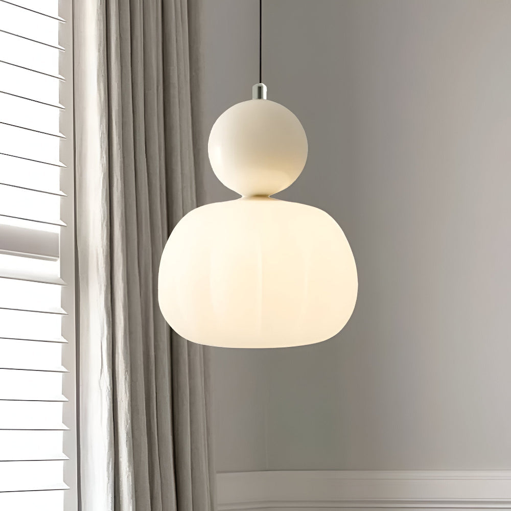 Crémura – Klassisk Art Deco pendellampa i crème og metal