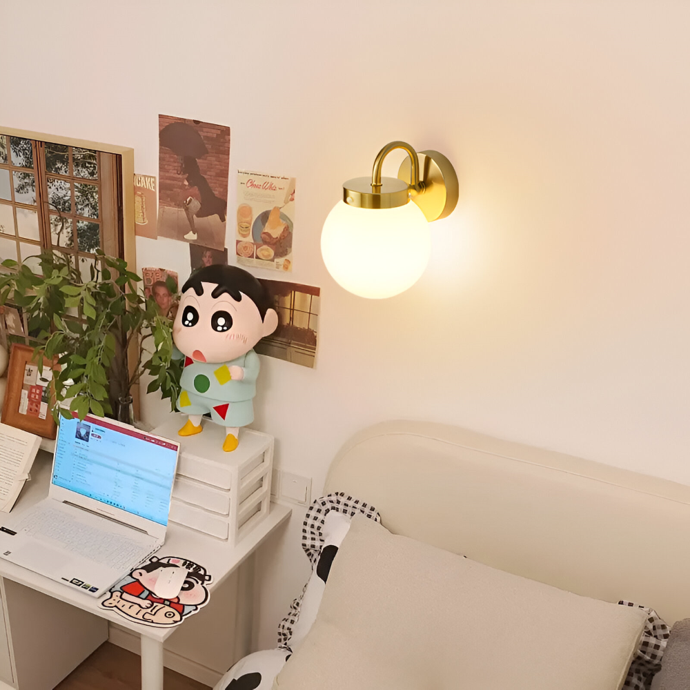 Rillet glas væglampe i kugledesign – moderne væglampe