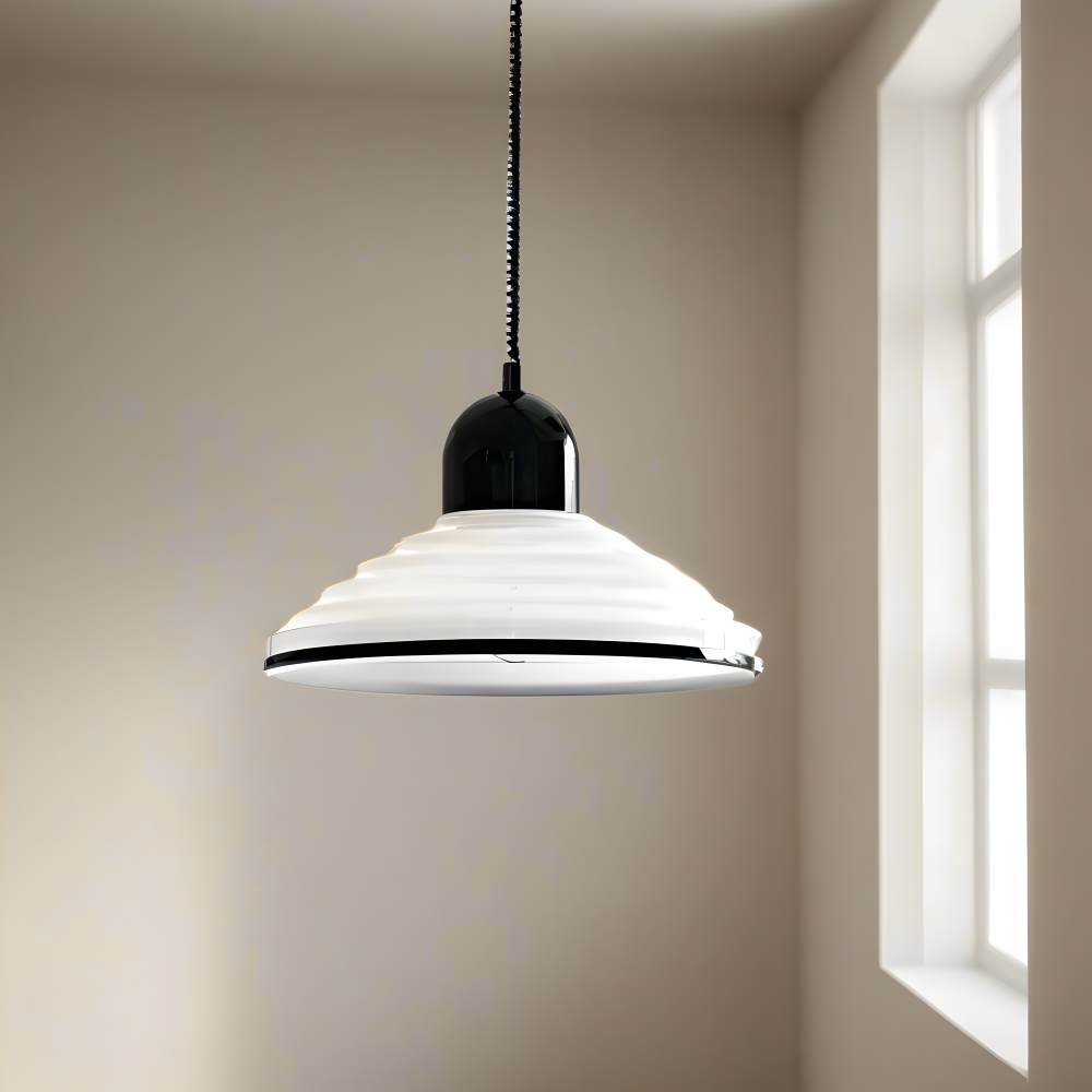 CrèmeLune Loftlampe – Moderne Cremefarvet Pendellampe med Sort Spiralkabel