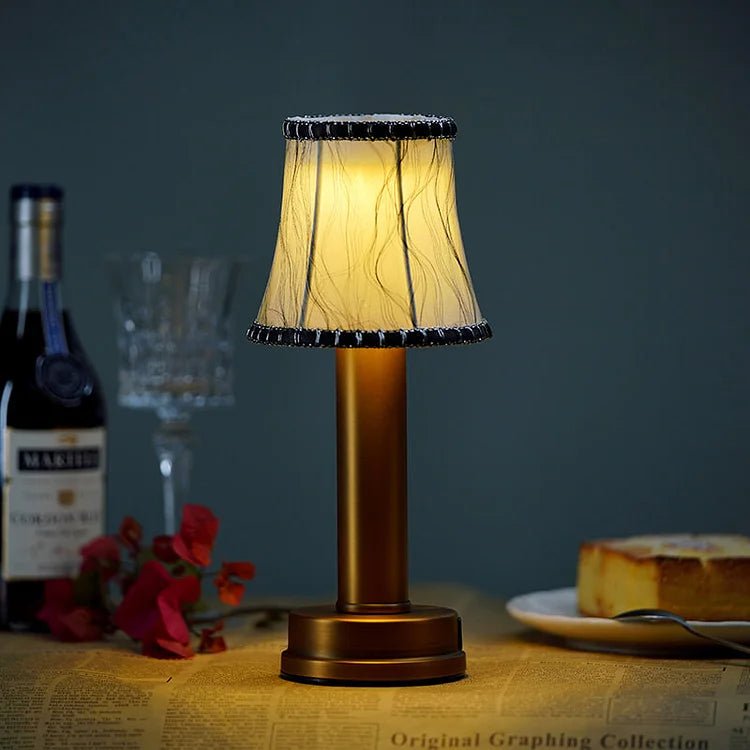 Trådløs LED bordlampe med dæmpbart lys og stofskærm