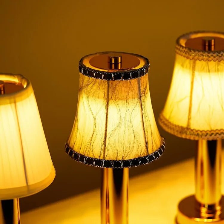 Trådløs LED bordlampe med dæmpbart lys og stofskærm