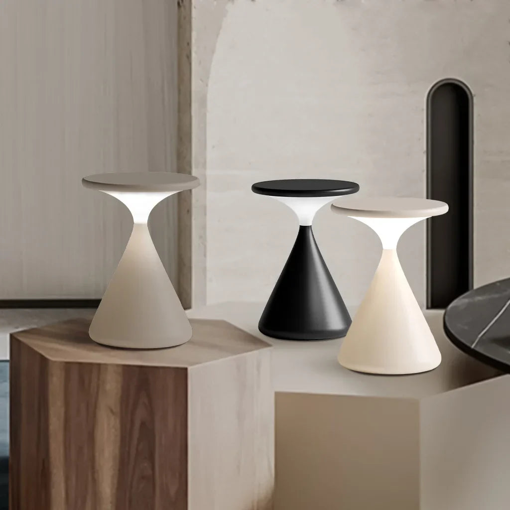 Trådløs bordlampe med timeglas design – dæmpbar LED lampe