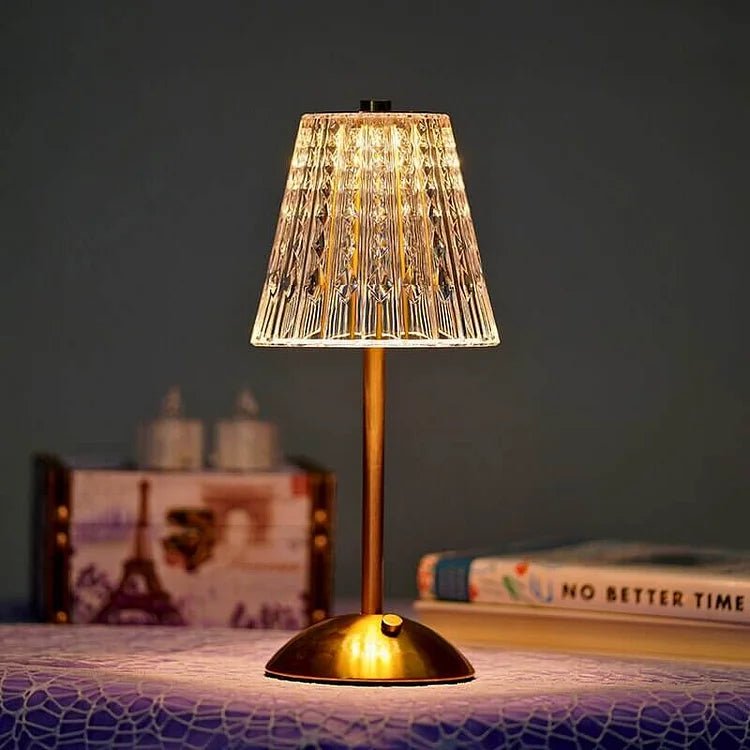 Trådløs bordlampe i krystal og metal – elegant LED lampe