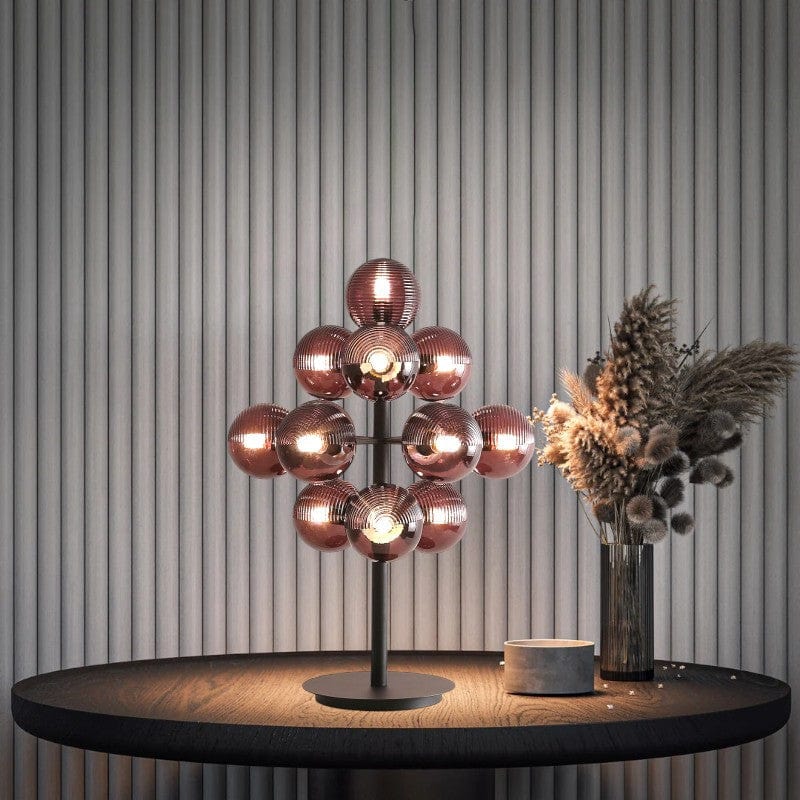 Bordlampe i metal og glas – elegant design med drueformet skærm