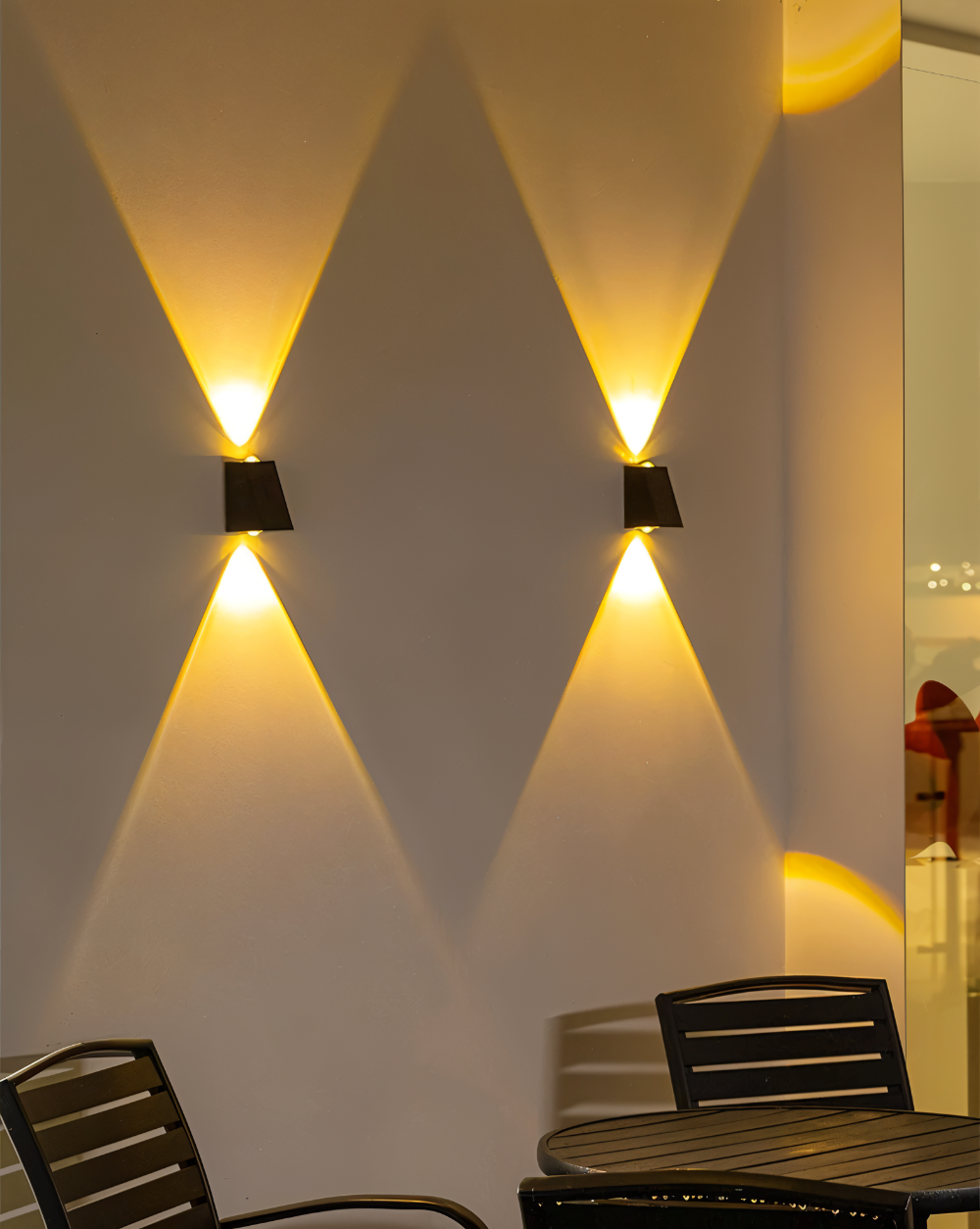 Solcelle væglampe udendørs – LED up & down lampe IP54