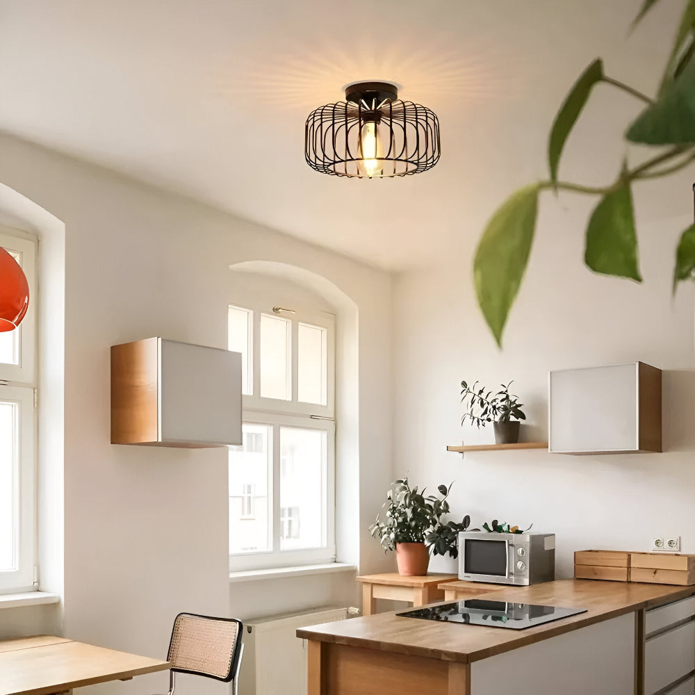 CageNova – Industriell Taklampa i Svart Metall med Burdesign