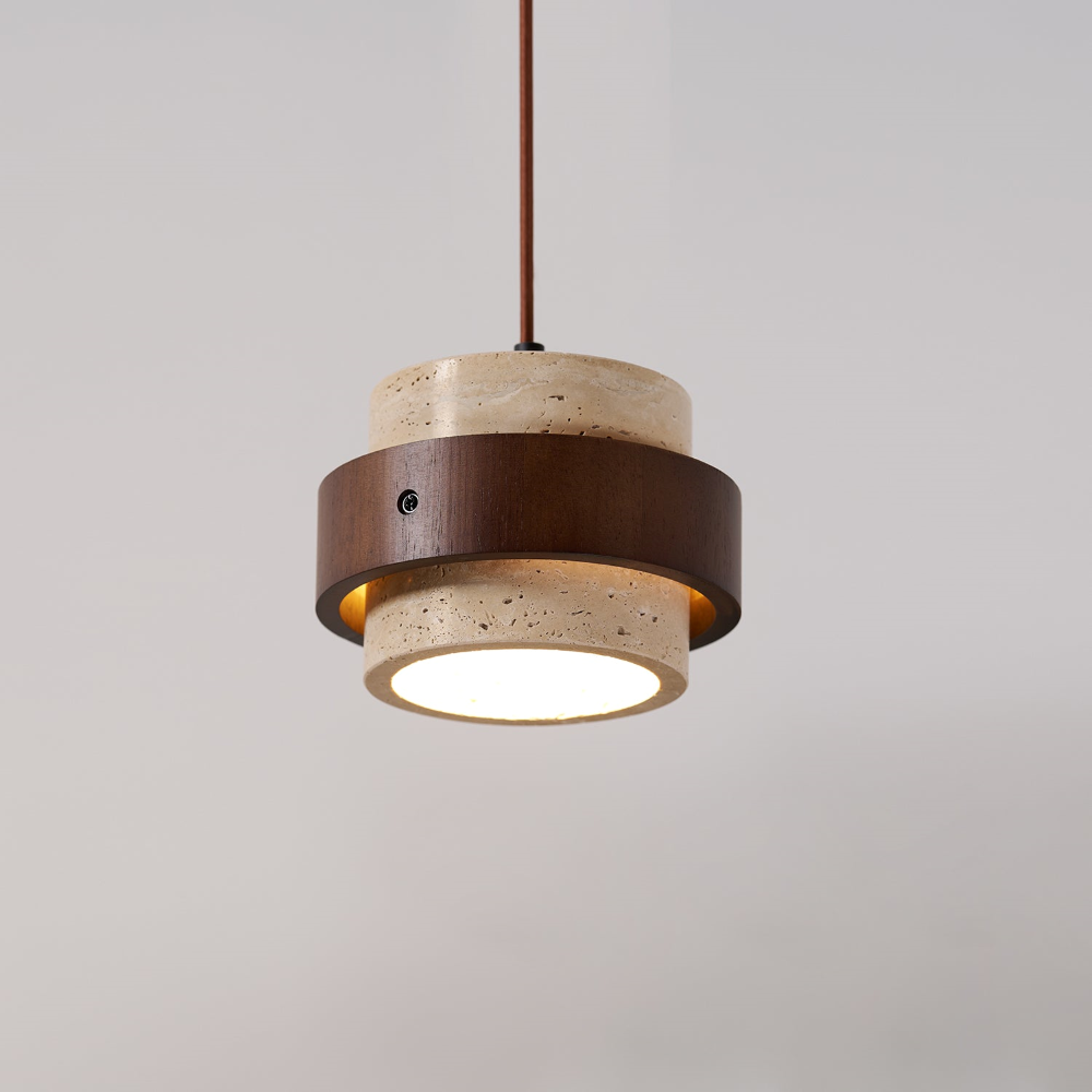 Pendellampe i travertin og valnød – japandi design med varm belysning