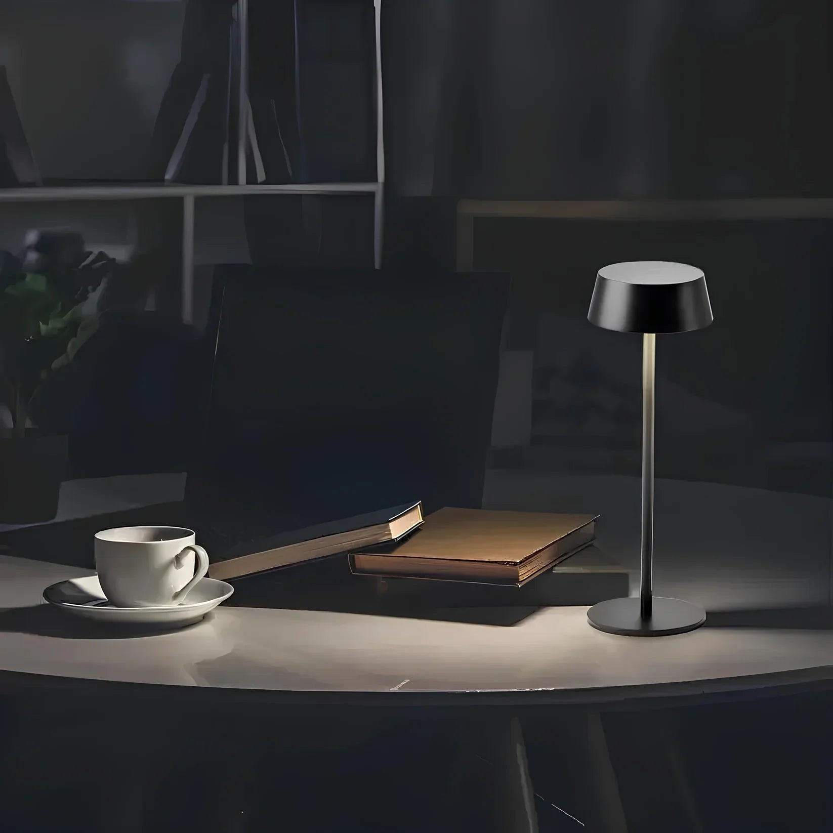 LumaTouch – Trådlös Bordslampa med Dimbar LED och Modern Design