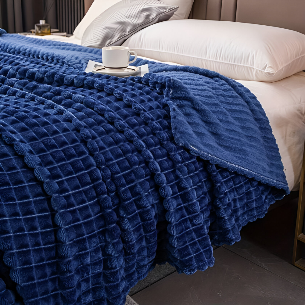 WaveLuxe Plaid – Ultra Fluffy Koralfleece Tæppe med Struktur