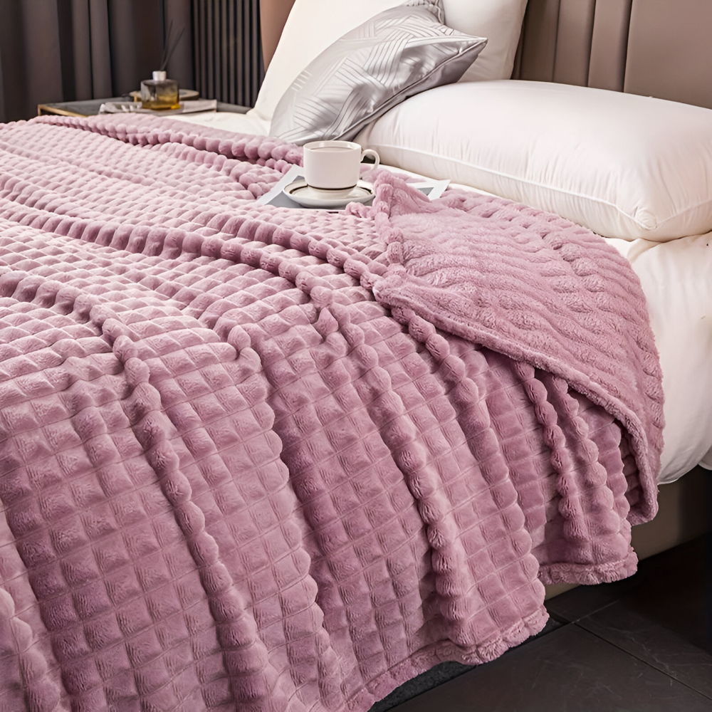 WaveLuxe Plaid – Ultra Fluffy Koralfleece Tæppe med Struktur