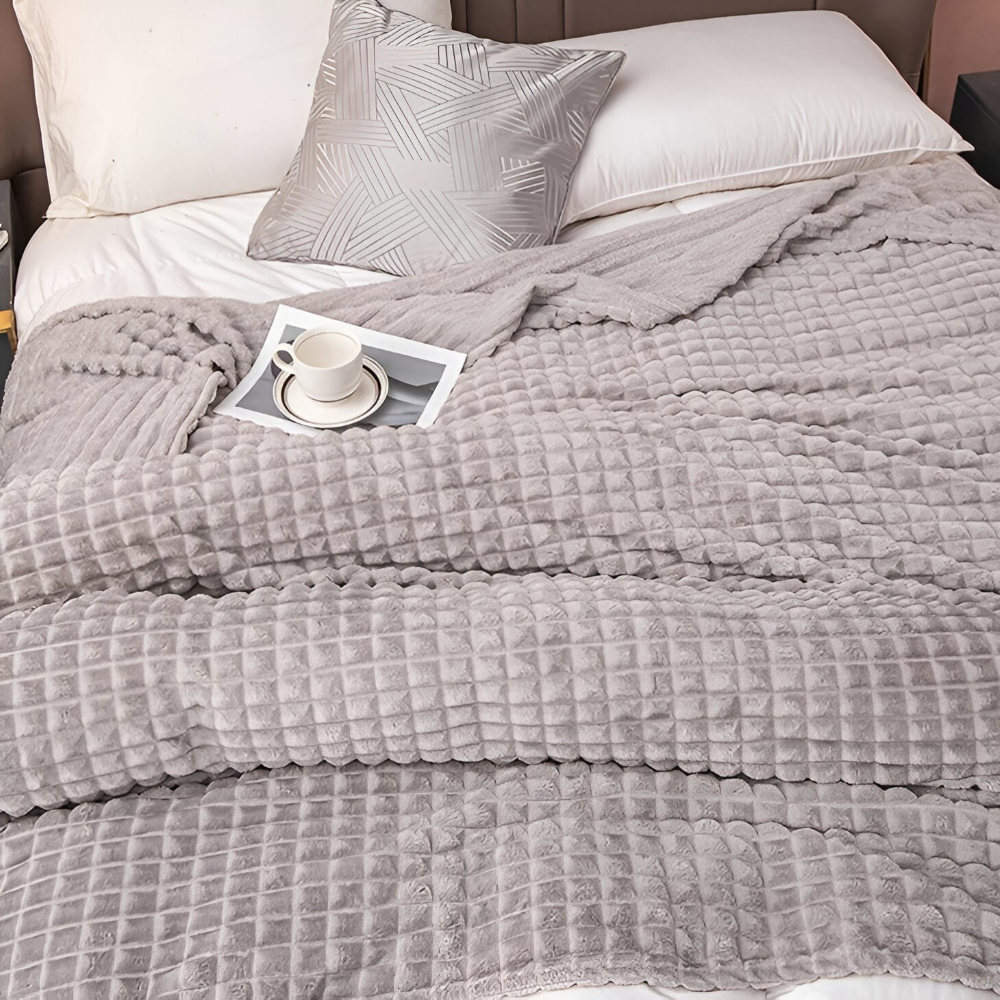 WaveLuxe Plaid – Ultra Fluffy Koralfleece Tæppe med Struktur