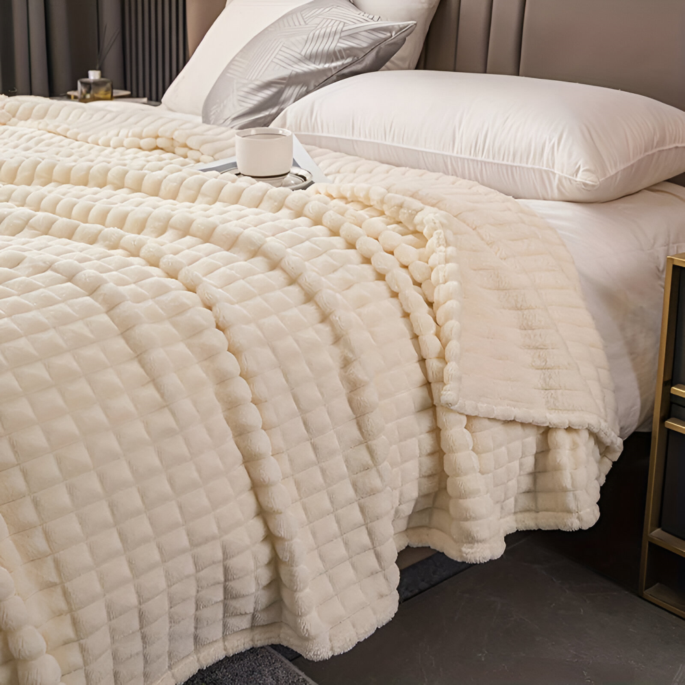 WaveLuxe Plaid – Ultra Fluffy Koralfleece Tæppe med Struktur
