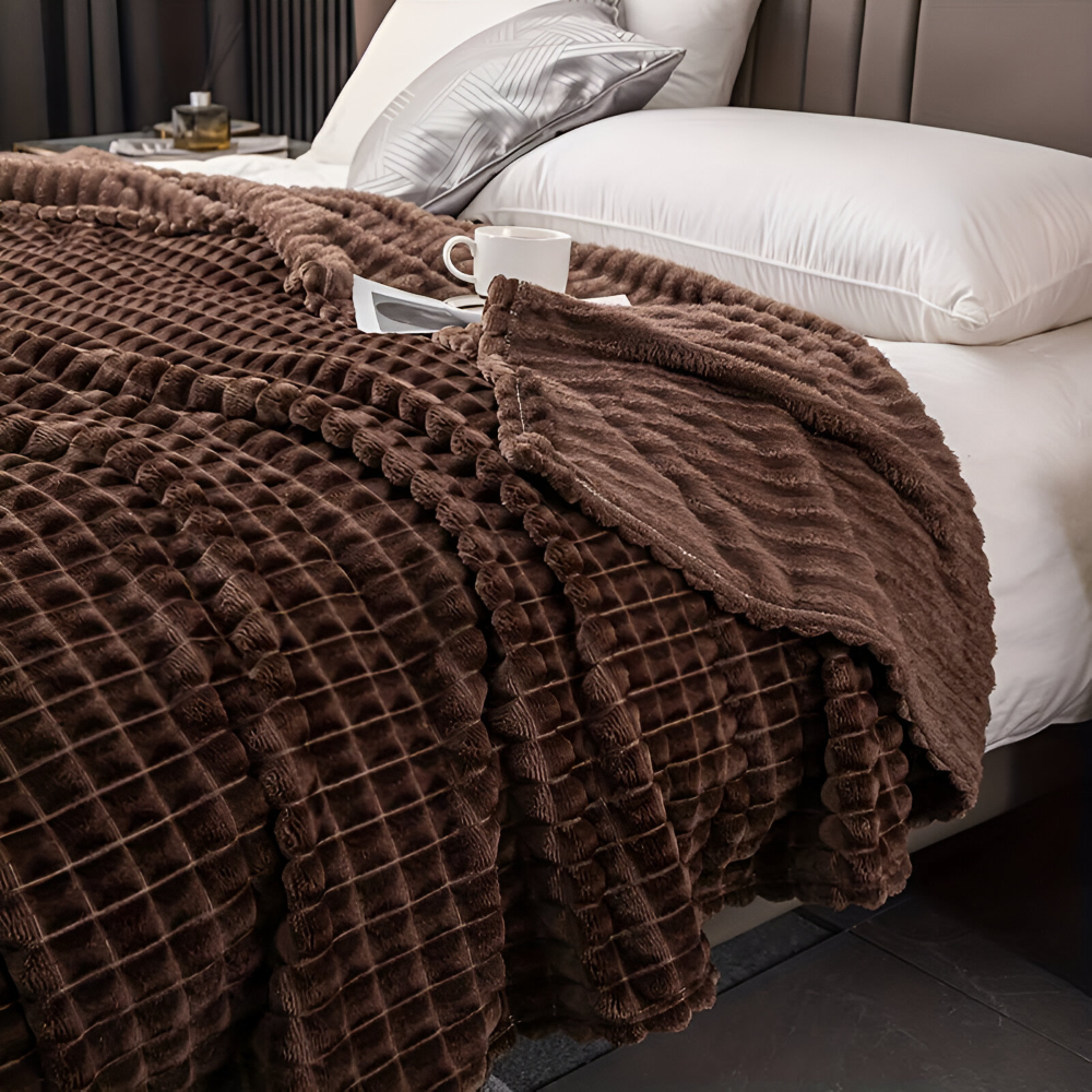 WaveLuxe Plaid – Ultra Fluffy Koralfleece Tæppe med Struktur