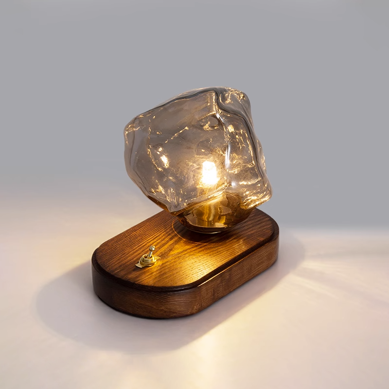Glas bordlampe med iskrystal design – elegant varm belysning