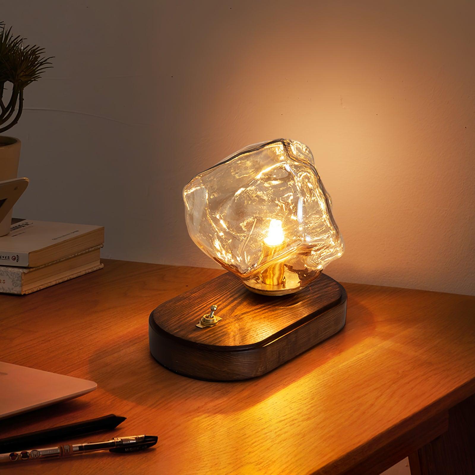 Glas bordlampe med iskrystal design – elegant varm belysning