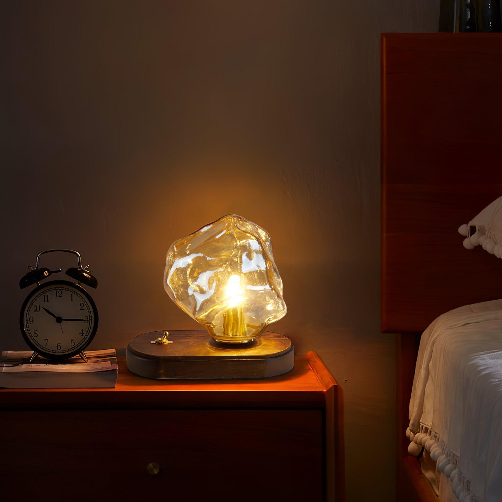Glas bordlampe med iskrystal design – elegant varm belysning