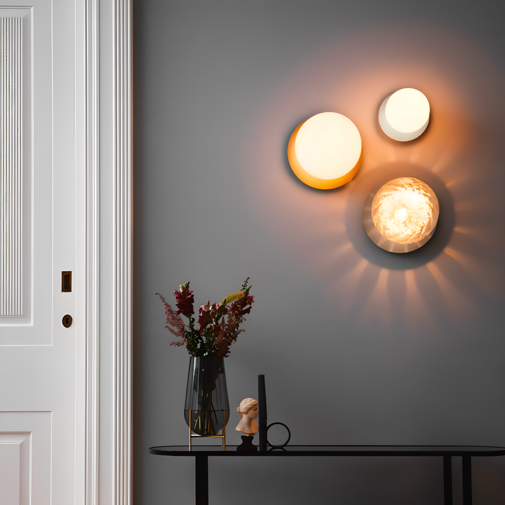 Elegant loftlampe med matteret eller klar glaskugle