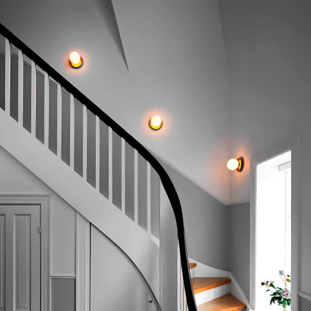 Elegant loftlampe med matteret eller klar glaskugle