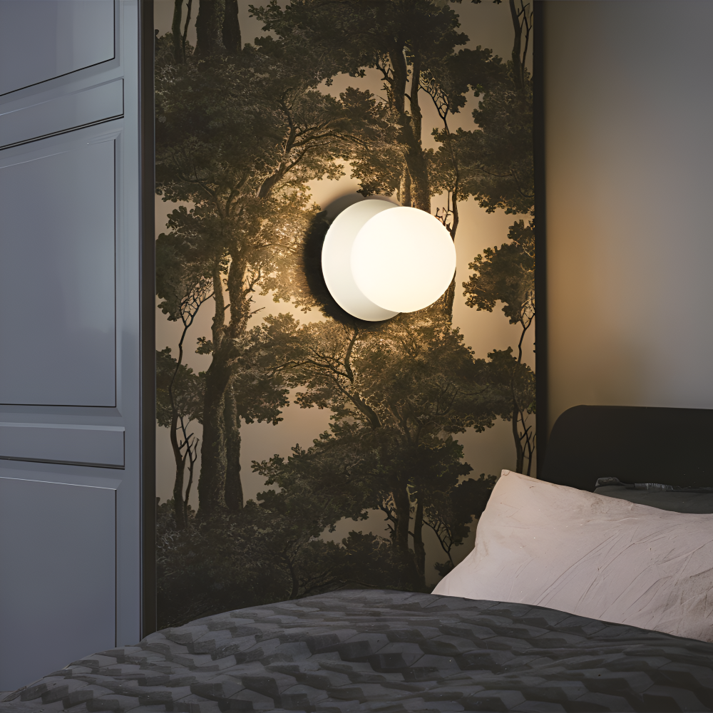 Elegant loftlampe med matteret eller klar glaskugle