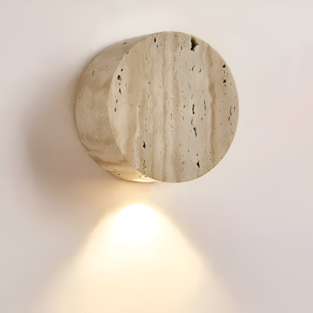 Rund væglampe i marmor – beige LED lampe i wabi sabi design